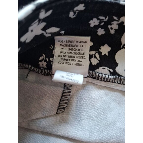 Croft & Barrow Floral Print Capri Pants Womens Size 6 Regular Black & White - Picture 4 of 8